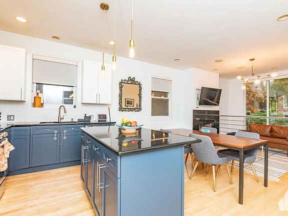 4th image of 867 N Hermitage Ave #1D