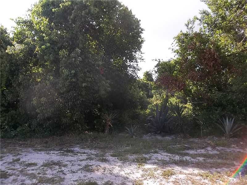 2nd image of 626 S Anchor Dr