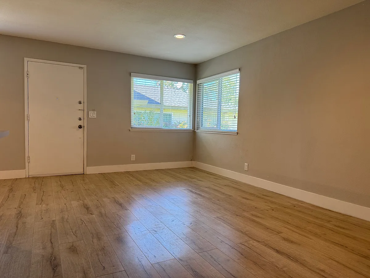 Building Photo - 34855 Starling Dr #2
