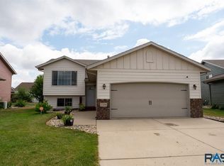 4708 S Vista Park Ave, Sioux Falls, SD 57106