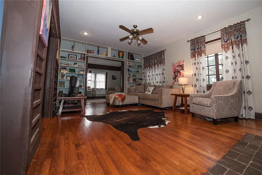 1 bed, 921 sqft, $1,700 — Photo 3