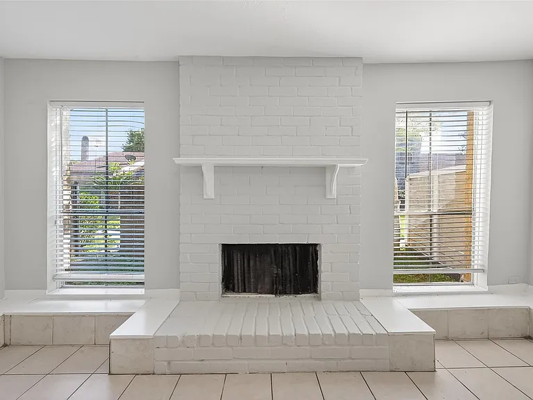 8646 Maplecrest Dr — Photo 10