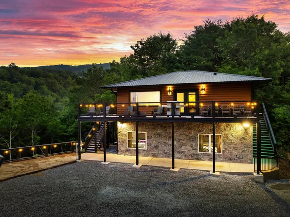 3853 Warden Branch Ln, Gatlinburg, TN 37738