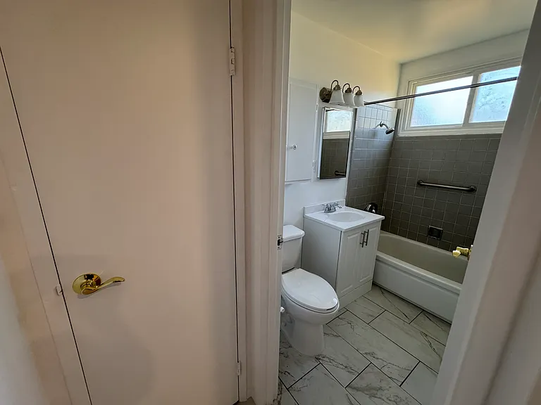 15901 Community St — Photo 10