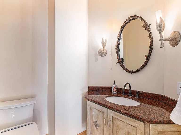 811 Western Hills Dr — Photo 13