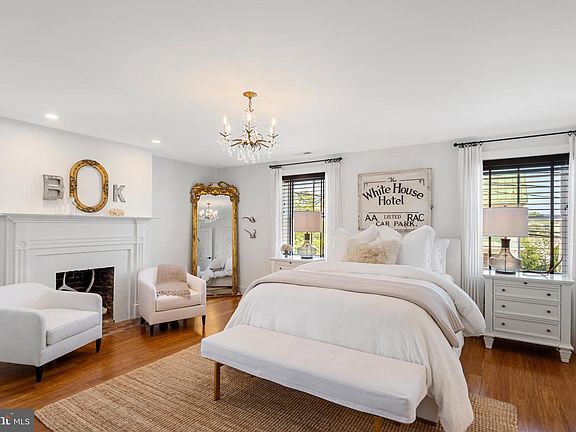 4th image of 411 N Loudoun St APT 202