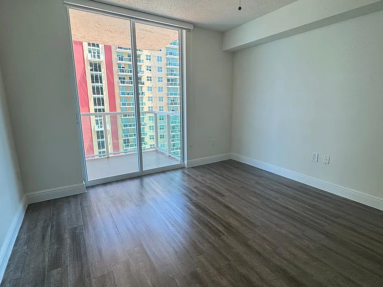 17000 N Bay Rd #1607 — Photo 5