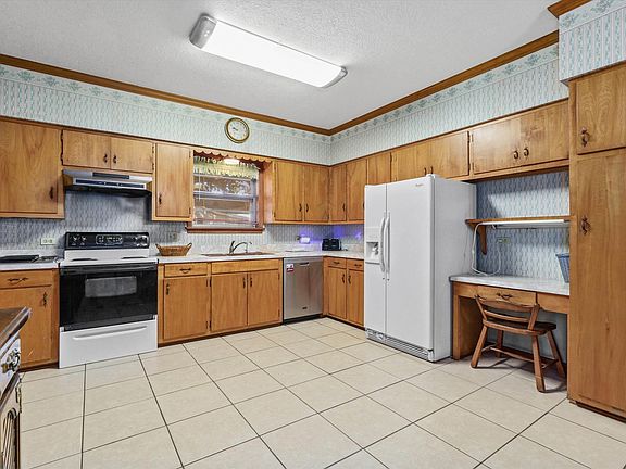 5th image of 439 N Airline Ave
