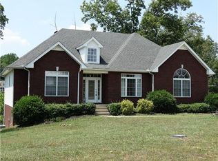 1128 Rustling Oaks Dr, Pleasant View, TN 37146