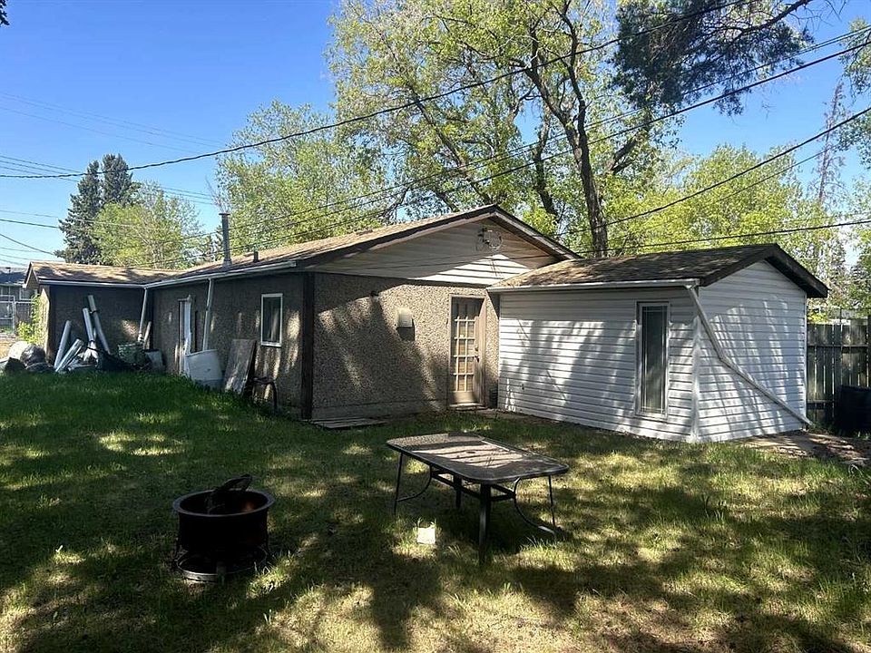 2nd image of 3206 E 49th Ave