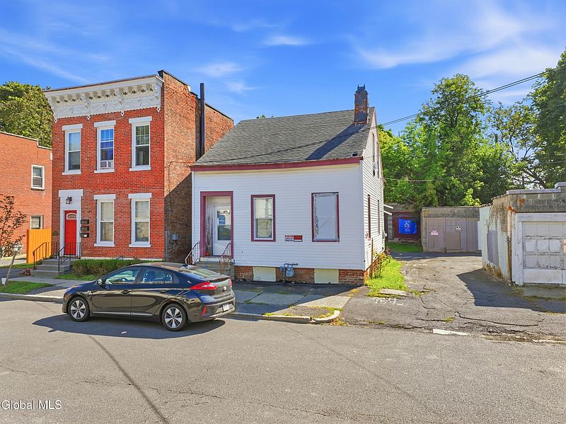 2nd image of 30 Cortland Place
