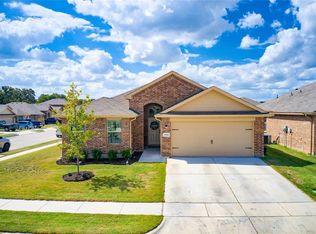 1124 Autumnwood Dr, Azle, TX 76020