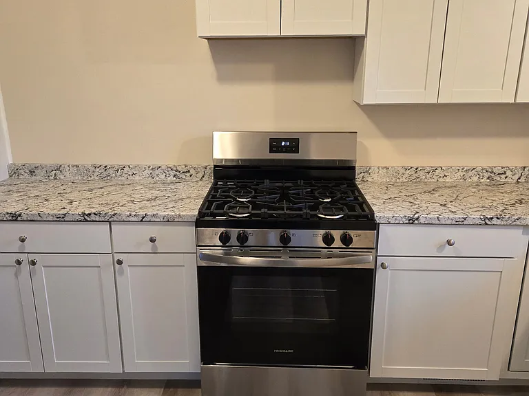 1421 & 1423 Creighton Ave #1423 — Photo 5