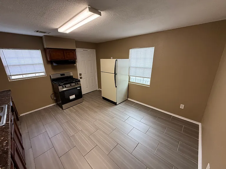 6709 Cathcart Dr — Photo 5