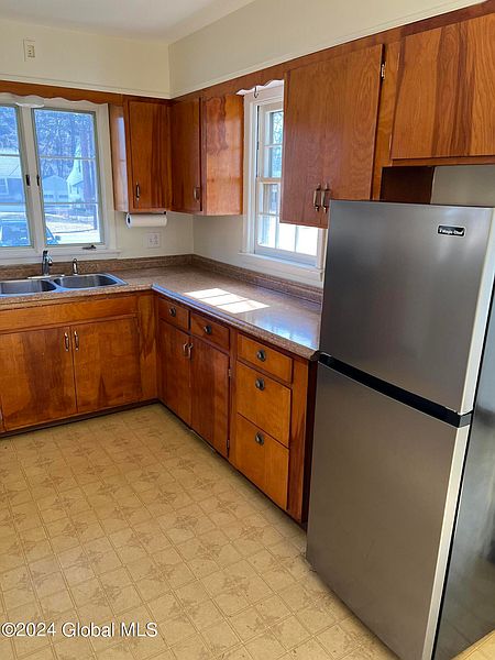 4th image of 43 Cherry Avenue