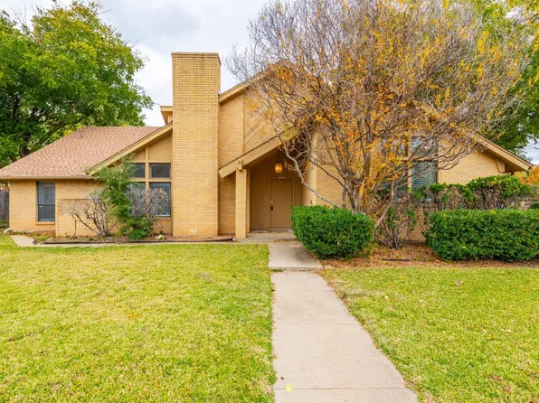 2044 Oakmeadow Ct, Bedford, TX 76021