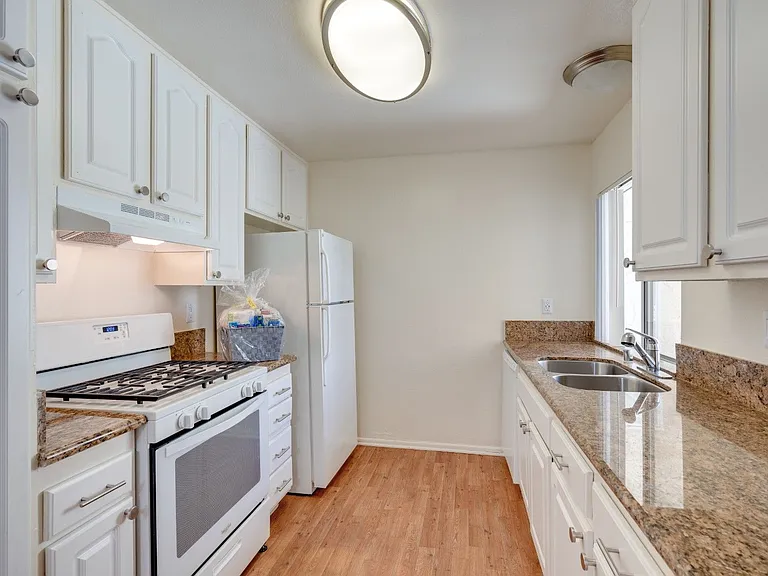 Bradbury Park Apartments — Photo 18