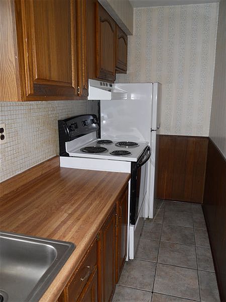 Huron River Drive-Kitchen