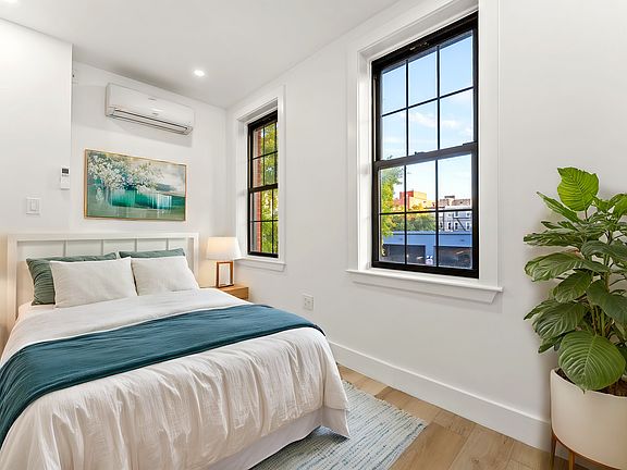 4th image of 169 Montrose Ave #3R
