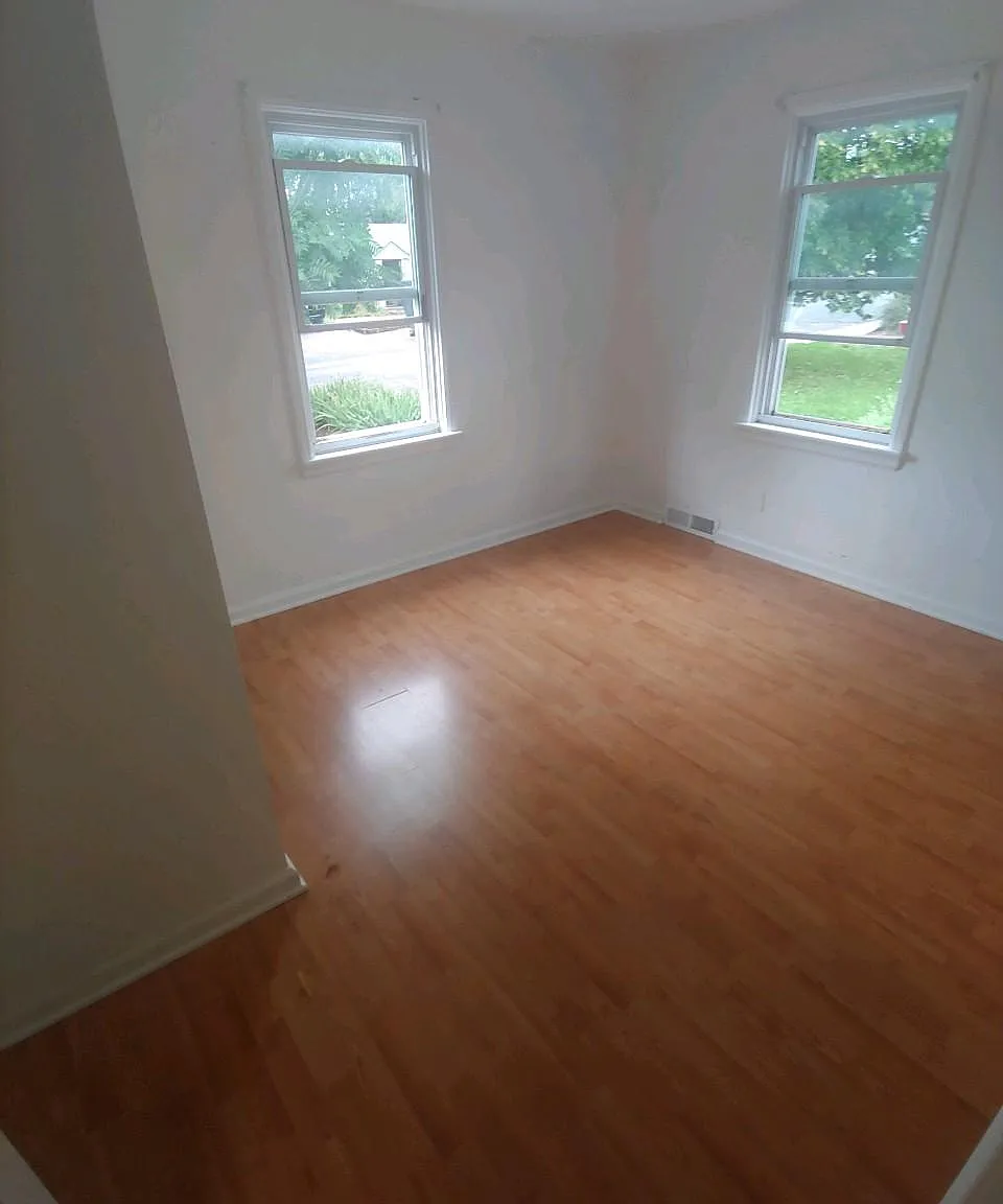2 bed, 950 sqft, $1,350 — Photo 2