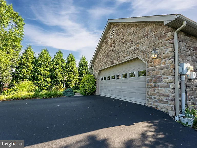 1458 Highfield Ct — Photo 28