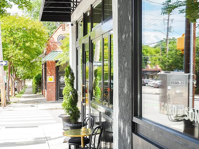 A home at Mordecai means you're just steps from all the dining, shopping, and services along Person Street in Downtown Raleigh.