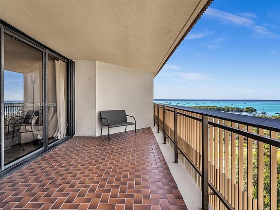 3rd image of 2901 S Bayshore Dr APT 10D
