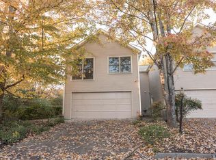 8621 Old Carriage Ct, Knoxville, TN 37923
