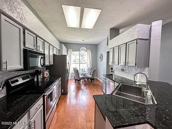 3rd image of 13234 Mendenhall Pl