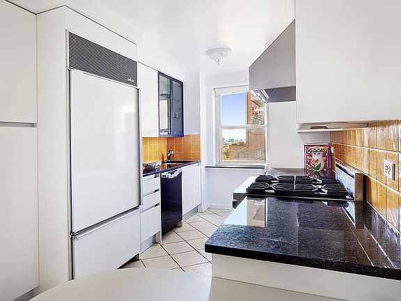 4th image of 525 E 86th St APT 14D