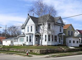 903 Garfield Ave, Dubuque, IA 52001