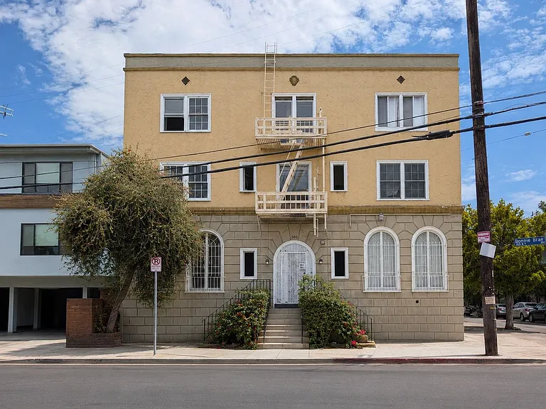 300 N Bonnie Brae St #302 — Photo 16