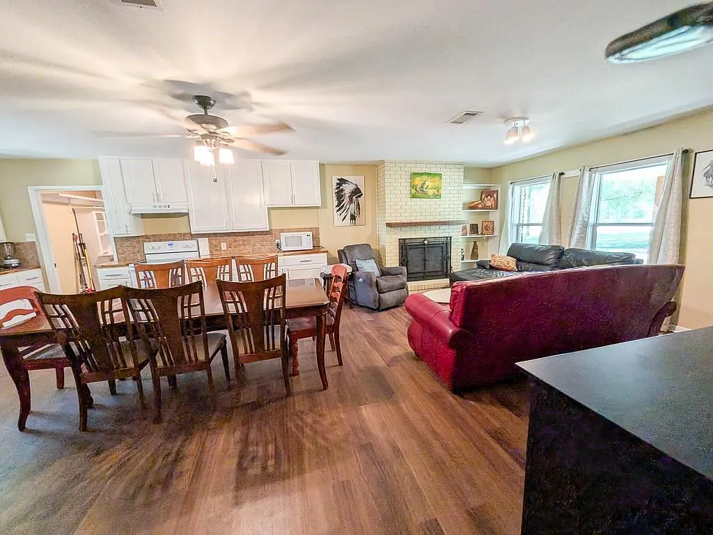 4 bed, 3.0 bath, 2430 sqft, $7,000 — Photo 4