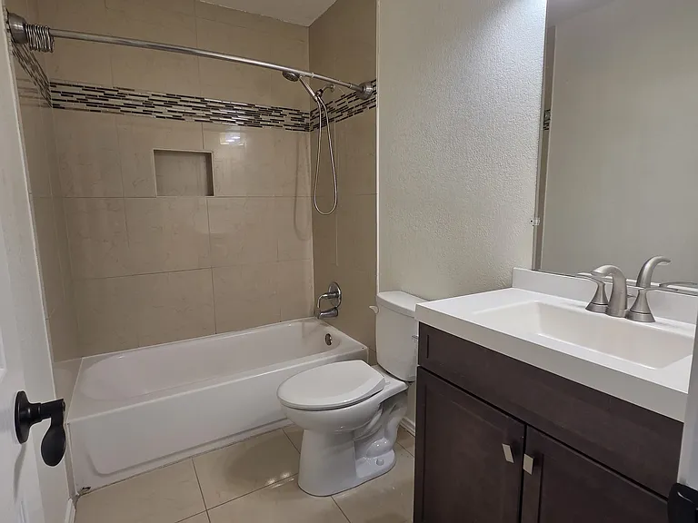 6917 Barbican Dr — Photo 12