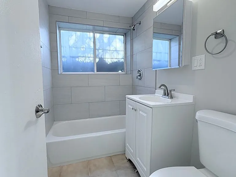 6015-23 N Fairfield Ave — Photo 10
