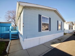 529 Main St, Park City, IL 60085