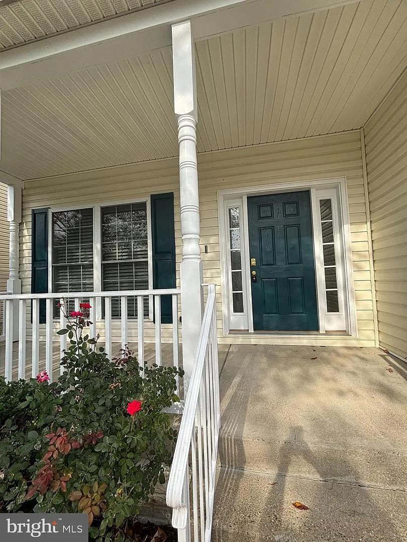 4 bed, 2.5 bath, 2156 sqft, $2,900 — Photo 2