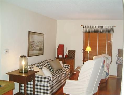 Living Room w/Hardwood Floors