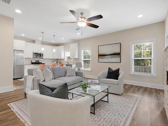 5th image of 215 Cottage Ct