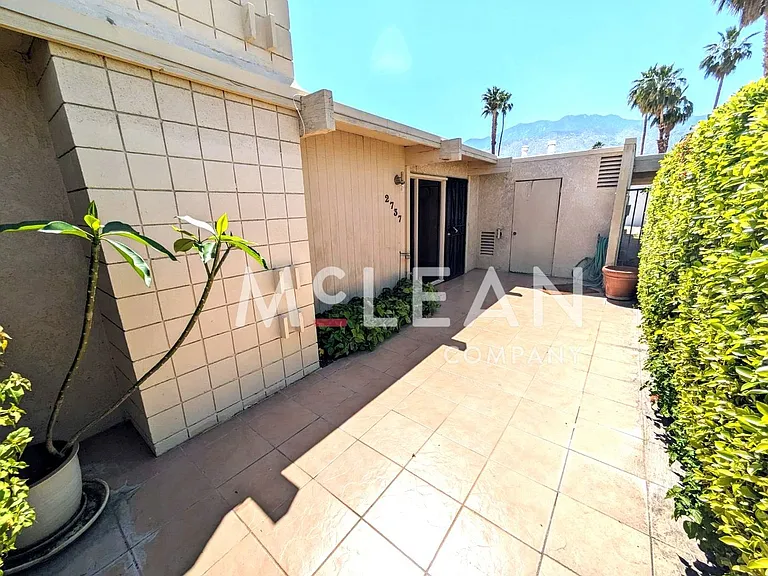 2737 E Plaimor Ave — Photo 7