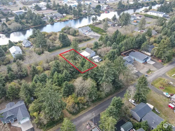 956 Mt Olympus Avenue SE, Ocean Shores, WA 98569