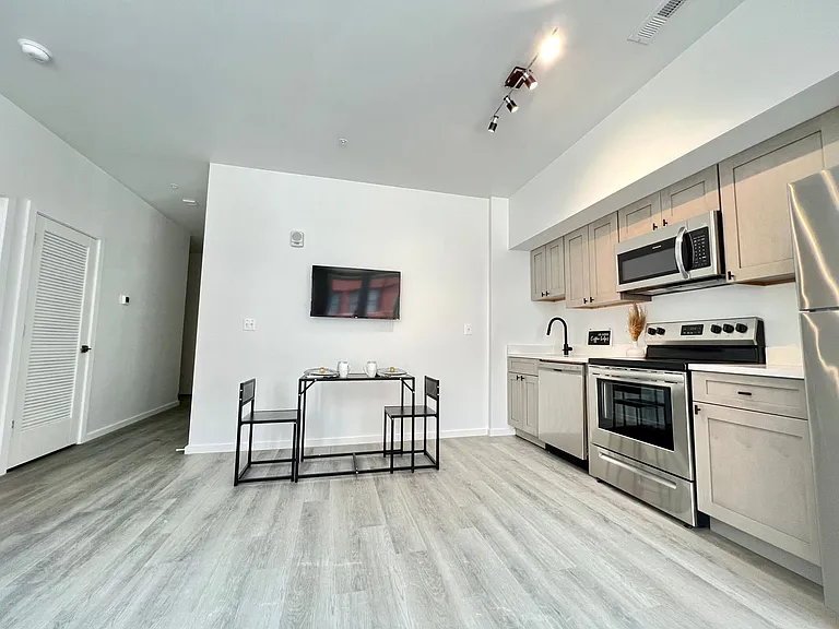 725 W Pratt St. — Photo 104