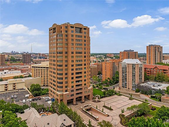 4th image of 400 W 49th St #2032