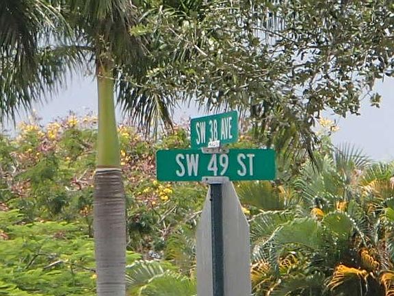 4th image of 3775 SW 50th St
