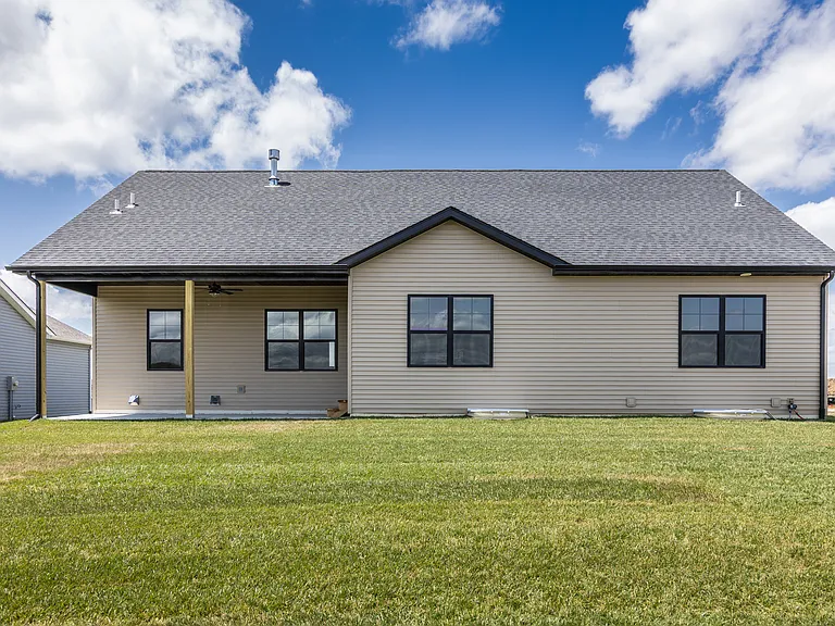 7154 Savannah Dr — Photo 29