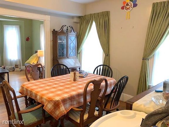 Dining1