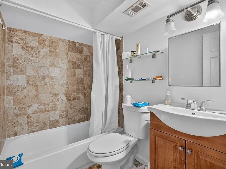 1526 Potomac Ave SE #B — Photo 17