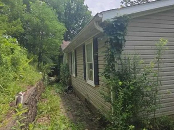 4664 Victoria Rd, Charleston, WV 25313