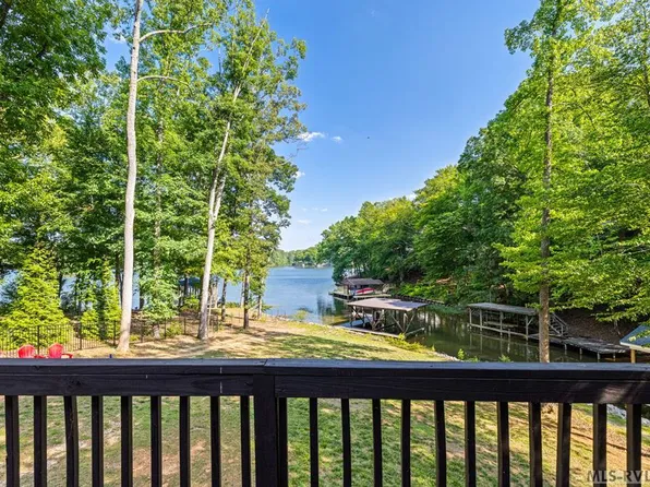 106 Bass Ct, Macon, NC 27551