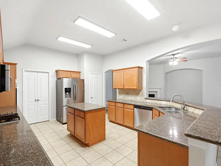 31710 Midlake Park — Photo 14